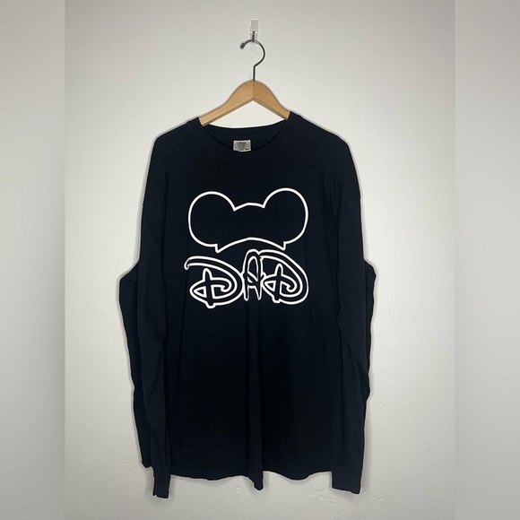 Comfort Colors Other - Dad long sleeve in Disney font